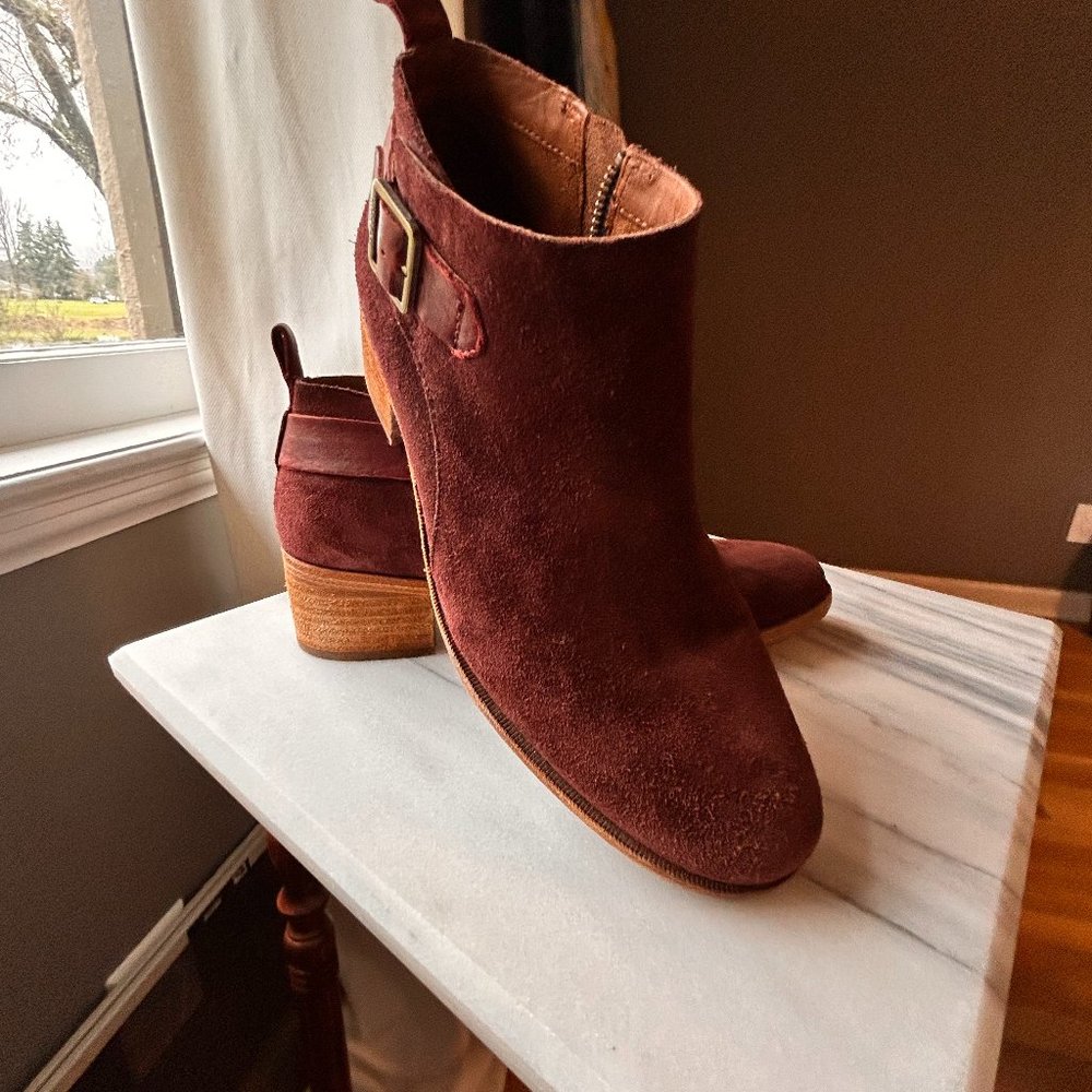 Kork Ease Mesa Burgundy  Suede Leather Side Zip Heel Ankle Boots Women’s Size 9